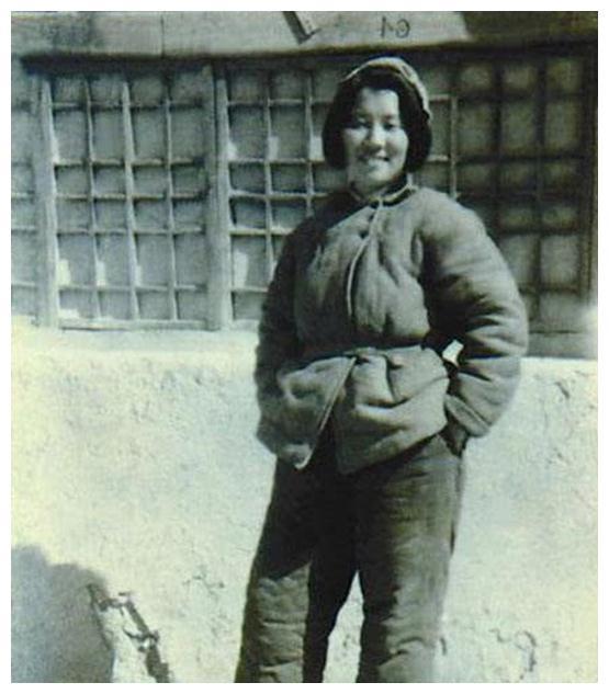 他曾和葉劍英劉伯承平級，張國燾分裂紅軍的時候，他拍桌子反對