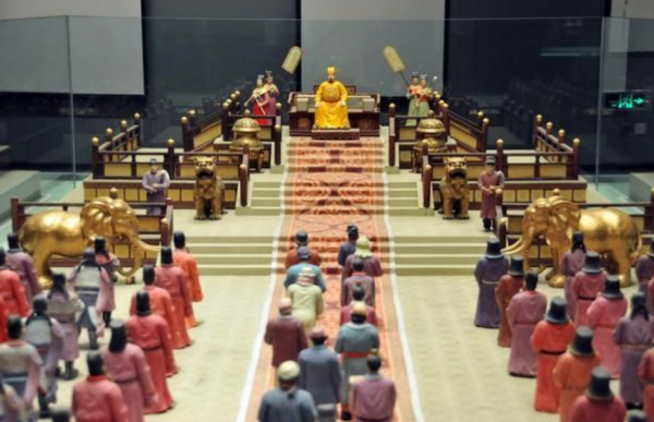 他是歷史上一位善良的太監,宣旨時故意讀錯一字,挽救上千條人命 他是歷史上一位善良的太監,宣旨時故意讀錯一字,挽救上千條人命