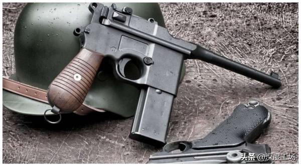 54式為何能取代駁殼槍？54手槍打近戰阻擋：越軍火箭筒手亡命突擊