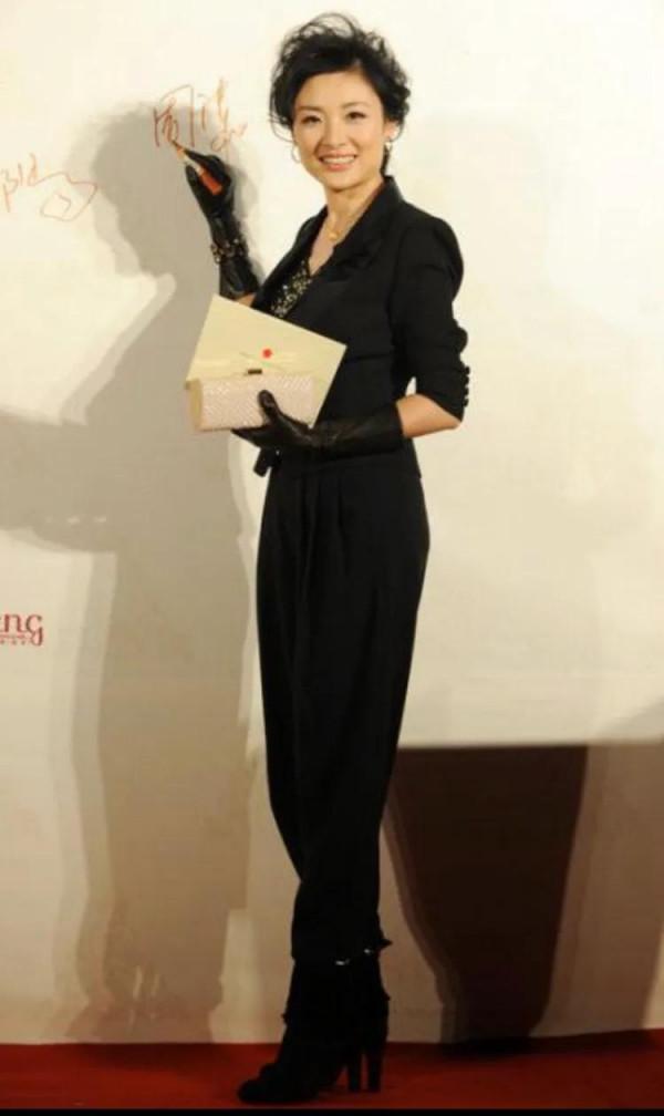 端莊大方氣質的周濤，優雅的言談舉止形象贏得觀眾喜歡