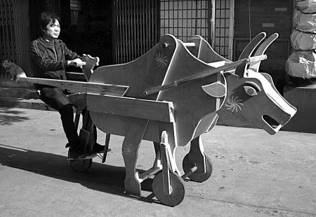 高手在民間，農村大叔自造“太陽能汽車”！加水就能跑