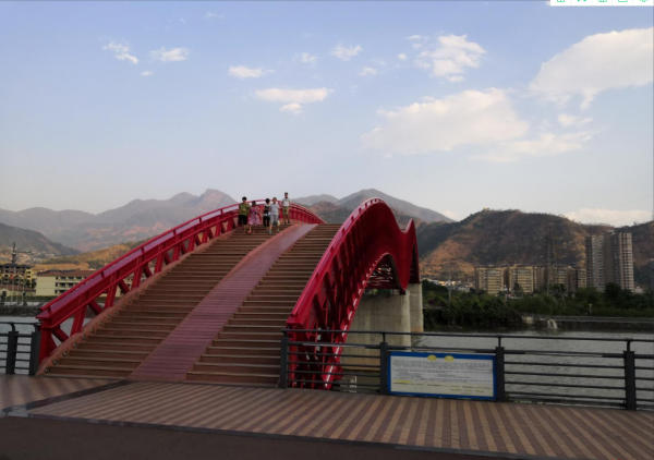 2019年，27歲母親攜三子墜河溺亡，兩份遺書述說悲劇真相