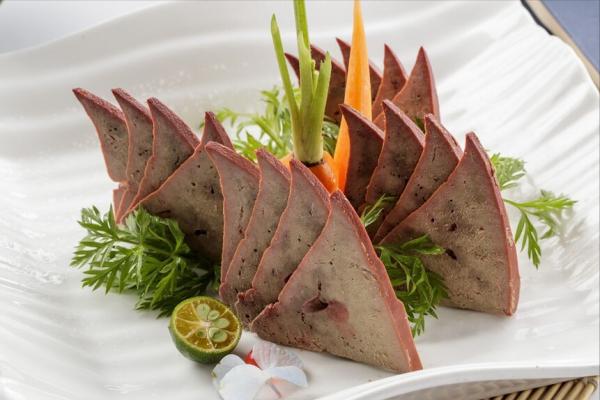 滷豬肝時，不要直接下鍋，記住1個小竅門，鮮嫩好吃沒腥味