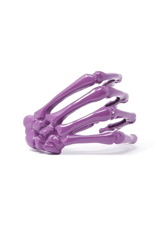 Raf Simons骷髏手環個性十足，以白雪公主毒蘋果為靈感的彩妝組合丨是日美好事物