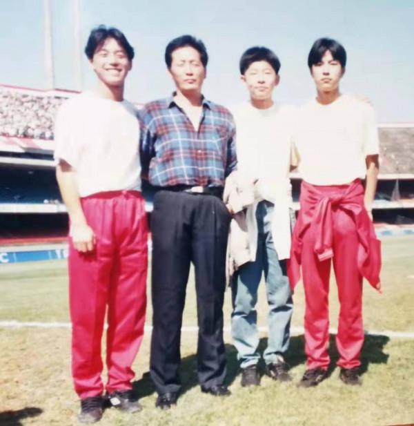 軍營裡走出的中場指揮官,健力寶球員系列四小天鵝之大將隋東亮 軍營裡走出的中場指揮官,健力寶球員系列四小天鵝之大將隋東亮