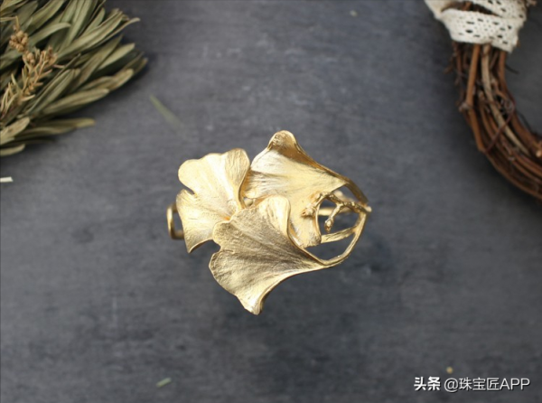 用銅做首飾，連英國女王都佩戴的千元級珠寶，你種草了麼？