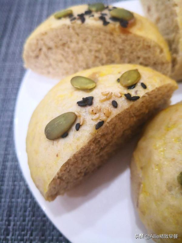 饅頭這樣做，鬆軟營養又飽腹，搭配非烤箱版烤雞、果蔬，真美味