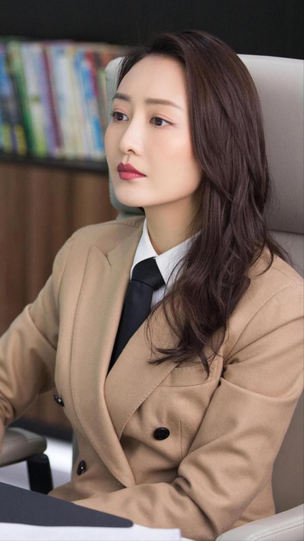 王鷗有種特殊氣質：月上柳俏頭，人約黃昏後