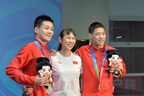 河南小夥馬智良泳池裡獨撈三枚金牌