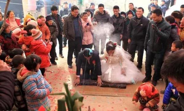 春節快到了，找個理由辦個酒席收點彩禮吧