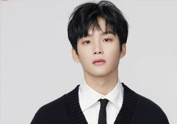 周彥辰戀情曝光，這個愛豆怎麼沒有被指責偶像失格？