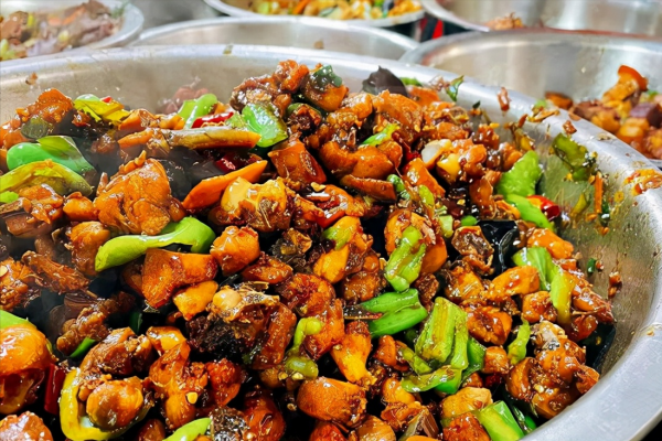 江蘇這家蓋飯,價格按勺算,最貴18元1勺,食客:量少價格不便宜 江蘇這家蓋飯,價格按勺算,最貴18元1勺,食客:量少價格不便宜