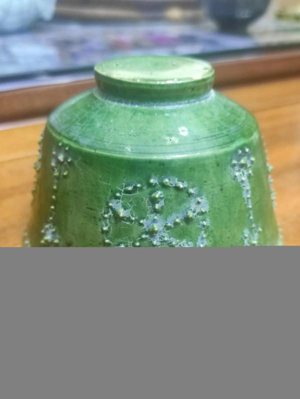 北齊山西窯綠釉貼沙滿釉盞（公元570年）