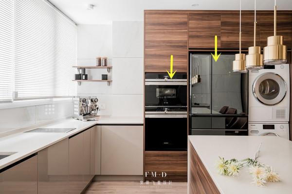 櫃體做內縮設計,僅30公分閱讀、梳妝等通通在這搞定,實用又能裝 櫃體做內縮設計,僅30公分閱讀、梳妝等通通在這搞定,實用又能裝