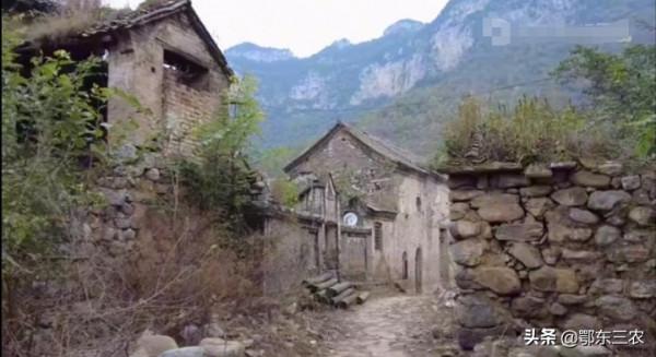 山西太行山區一個500人口美麗村莊,只有兩對夫妻留下來養豬 山西太行山區一個500人口美麗村莊,只有兩對夫妻留下來養豬