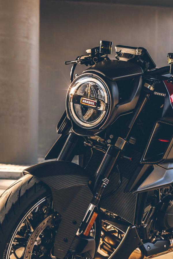 KTM - Brabus 博速 1300 R 戶外特寫