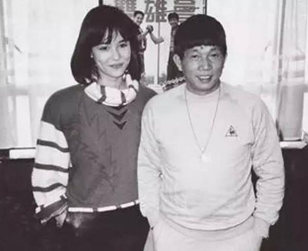 翁靜晶的“忘年戀”:“爹式”婚姻長達29年,張國榮曾為她著迷 翁靜晶的“忘年戀”:“爹式”婚姻長達29年,張國榮曾為她著迷