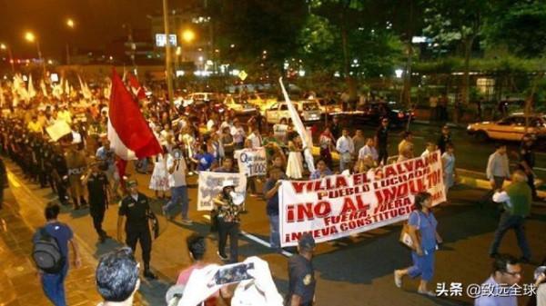 悲催的總統被老婆趕下臺,還關進了監獄,被判了25年 悲催的總統被老婆趕下臺,還關進了監獄,被判了25年