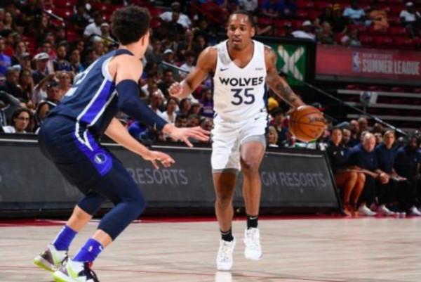 首鋼新援巴里·布朗二世擁有自己的潮牌“S2S”，他把艾弗森當成偶像