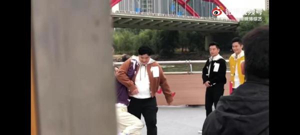 佩服！白鹿被鞏立姣拎起來