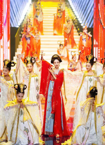 雙11晚會眾星造型：楊丞琳翻車，易烊千璽成大叔，金晨美豔十足