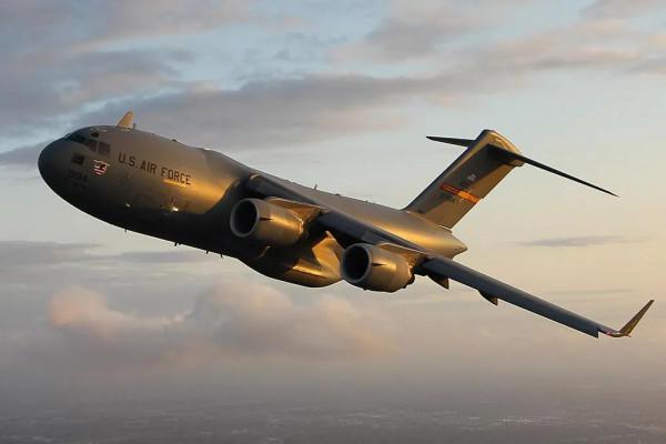 C-17“環球霸王”III運輸機圖集（200圖）