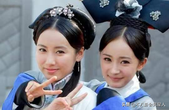 女星合照時的“小心機”,只P自己、伸手遮臉、戰術後縮 女星合照時的“小心機”,只P自己、伸手遮臉、戰術後縮