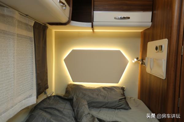 單拓展的房車見多了,橫床變豎床,這種佈局的你見過嗎? 單拓展的房車見多了,橫床變豎床,這種佈局的你見過嗎?