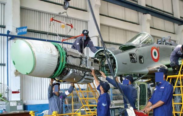 被電子工業狂拖後腿，蘇27戰鬥機雷達是F15的5倍重，效能卻還不如