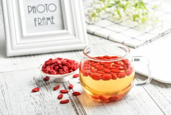 喝很多水還是口乾眼乾面板幹？應對乾燥中醫有妙招