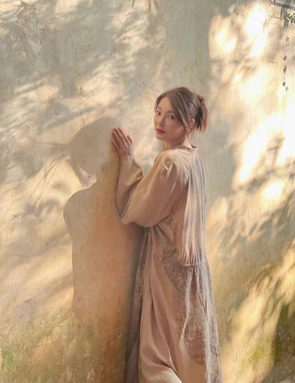 張雨綺用不著往嫩裡穿,衛衣配牛仔褲就挺有少女感,素一點也很美 張雨綺用不著往嫩裡穿,衛衣配牛仔褲就挺有少女感,素一點也很美