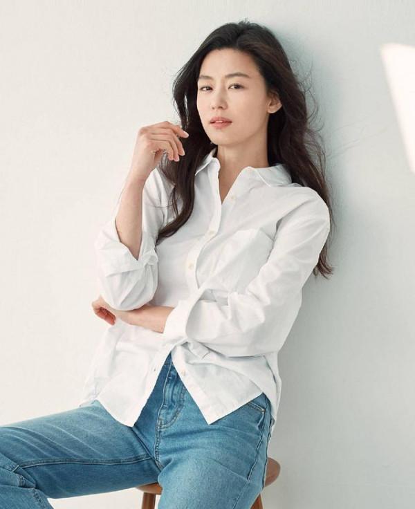 全智賢瘦出了老態,拍時尚大片只剩“骨感美”,連氣質都改變好多 全智賢瘦出了老態,拍時尚大片只剩“骨感美”,連氣質都改變好多