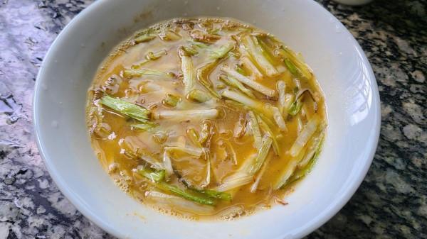 韭黃滑蛋,廣東很出名的做法,又嫩又滑又好吃,太香了 韭黃滑蛋,廣東很出名的做法,又嫩又滑又好吃,太香了