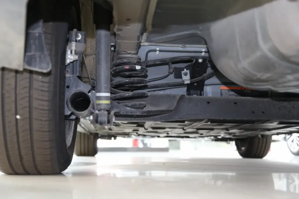 軸距為2700mm，配前置單電機，軒逸&CenterDot;純電錶現如何？