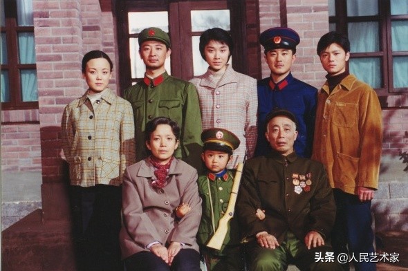 從《激情燃燒的歲月》到《士兵突擊》《我的團長我的團》,他將男人戲拍到極致 從《激情燃燒的歲月》到《士兵突擊》《我的團長我的團》,他將男人戲拍到極致