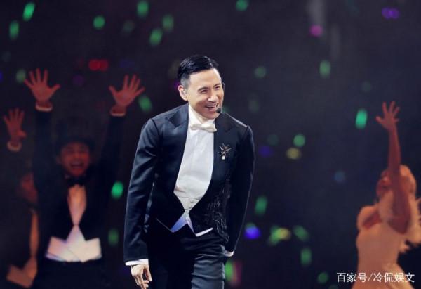 水木年華登臺演出,卻被23歲評委嘲諷,應了張學友當年說的什麼? 水木年華登臺演出,卻被23歲評委嘲諷,應了張學友當年說的什麼?