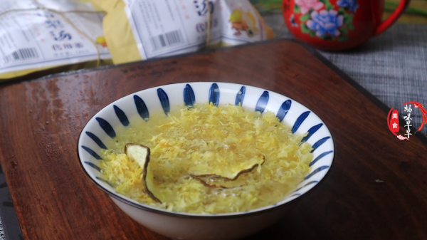 秋冬季容易上火咳嗽，分享一道小吊梨湯，我家一週喝6次，真舒服