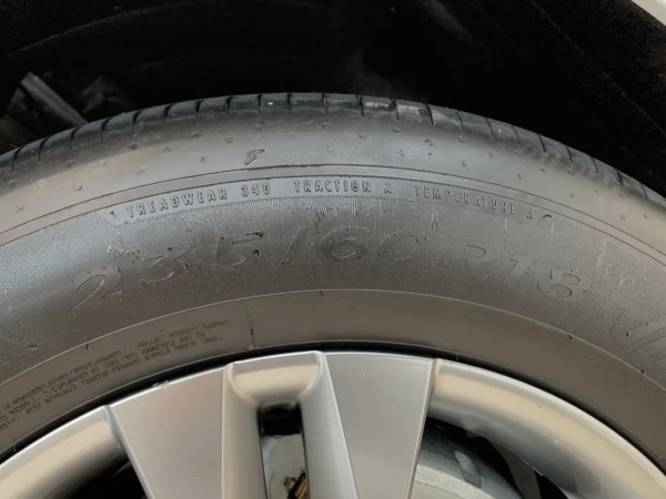 用賓士C級的價格，買這麼大一輛MPV，你說賽那值不值？