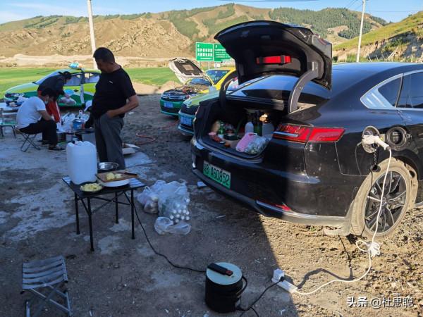 漢EV自駕新疆，在冰溝和計程車駐車做飯，越聊他們越想換電動車