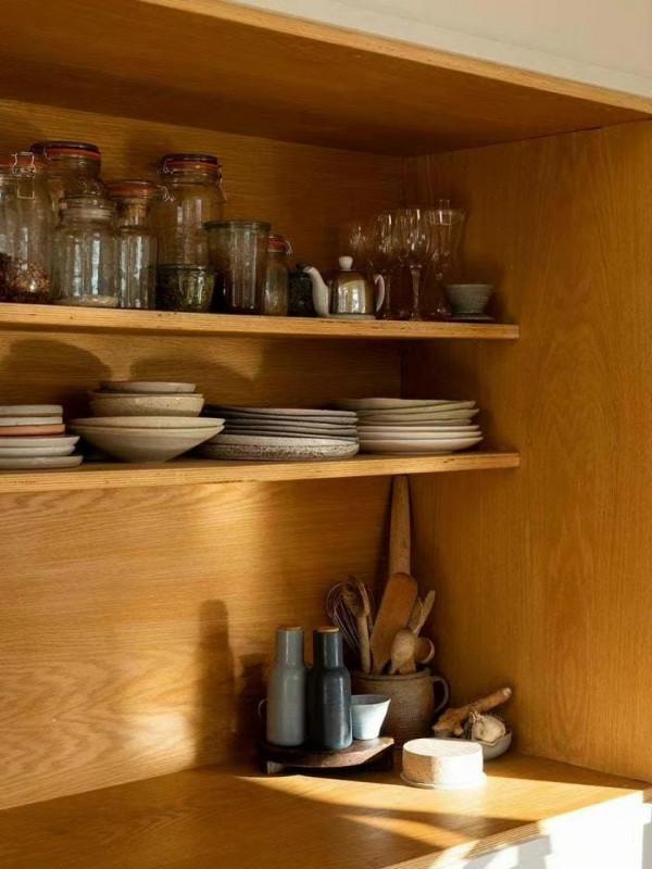 紐西蘭一個太太的山谷之家，簡單寧靜，在山上養女兒，惹人羨慕