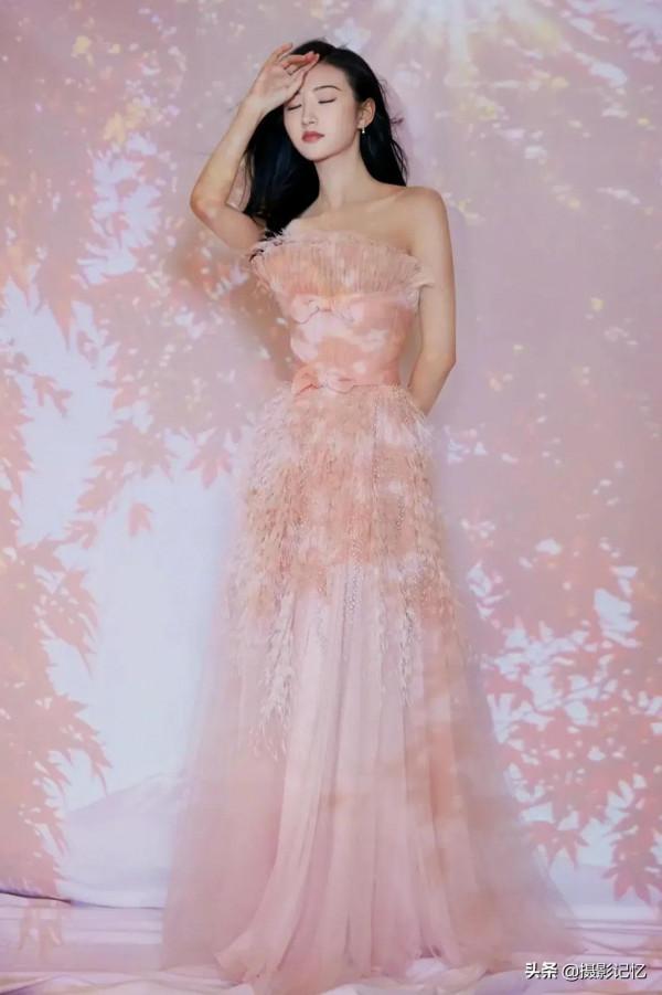 景甜：長裙飄逸更迷人