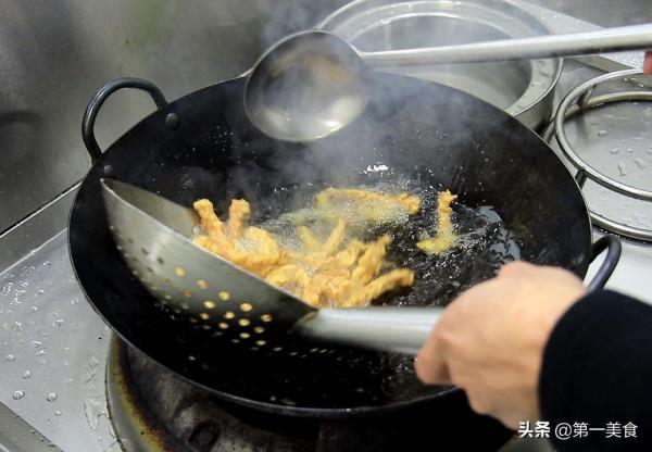 為什麼飯店的椒鹽排條那麼好吃,廚師長教你訣竅,簡單又好吃 為什麼飯店的椒鹽排條那麼好吃,廚師長教你訣竅,簡單又好吃