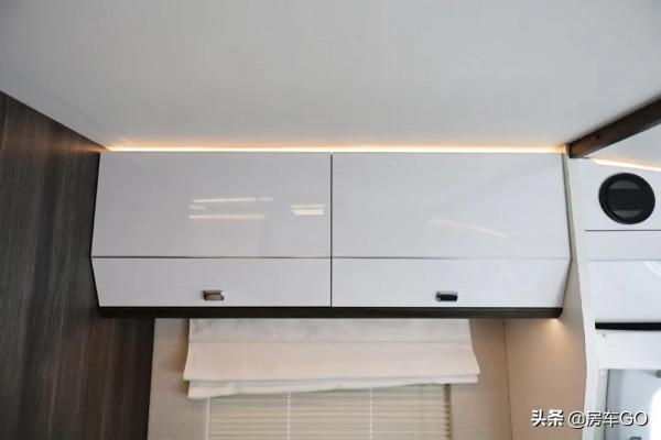 這臺房車有5種充電方式，車內電器語音控制，衛生間也是乾溼分離