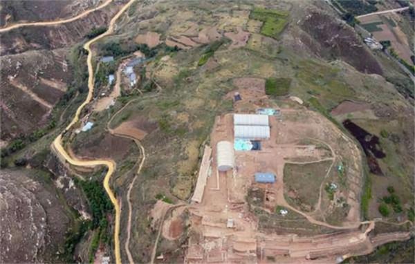 六旬老人迷戀收藏48年投入2400萬,藏品過億,卻要向女兒借錢生活 六旬老人迷戀收藏48年投入2400萬,藏品過億,卻要向女兒借錢生活