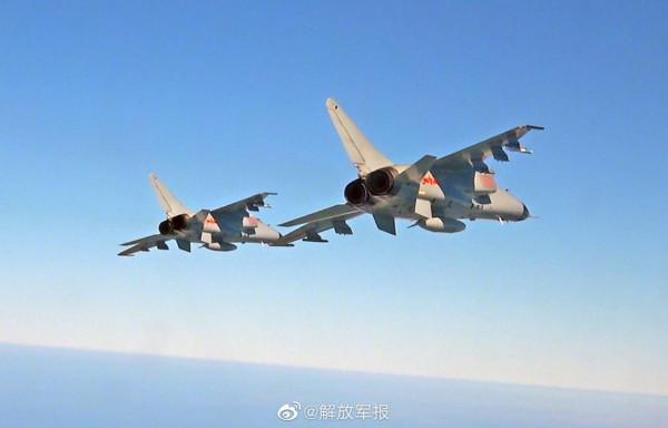 高畫質酷圖！看海軍戰機鏖戰雲端