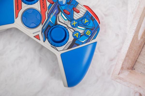 北通推變形金剛遊戲手柄限定版，再現塞伯坦的英雄史詩