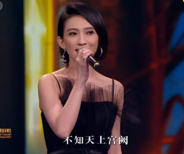 大灣區晚會群星爭奇鬥豔:王菲穿白裙如仙女,趙麗穎素色裙顯身材 大灣區晚會群星爭奇鬥豔:王菲穿白裙如仙女,趙麗穎素色裙顯身材