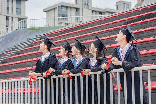 985畢業掃大街，211畢業送快遞，高學歷的低配人生誰來負責