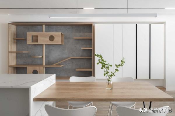 一進他家，彷彿世界都安靜了下來，全屋沒有一絲俗氣，太有品味了