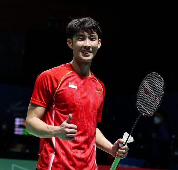 駱建佑一黑到底！2-0橫掃印度名將，獲新加坡首個羽毛球世界冠軍